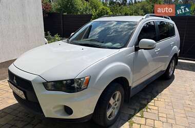 Внедорожник / Кроссовер Mitsubishi Outlander XL 2011 в Обухове