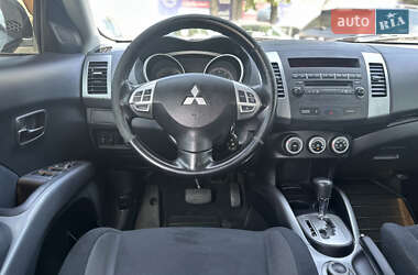 Позашляховик / Кросовер Mitsubishi Outlander XL 2008 в 
