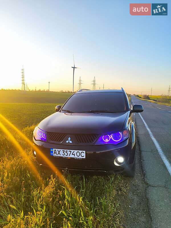 Позашляховик / Кросовер Mitsubishi Outlander XL 2008 в 