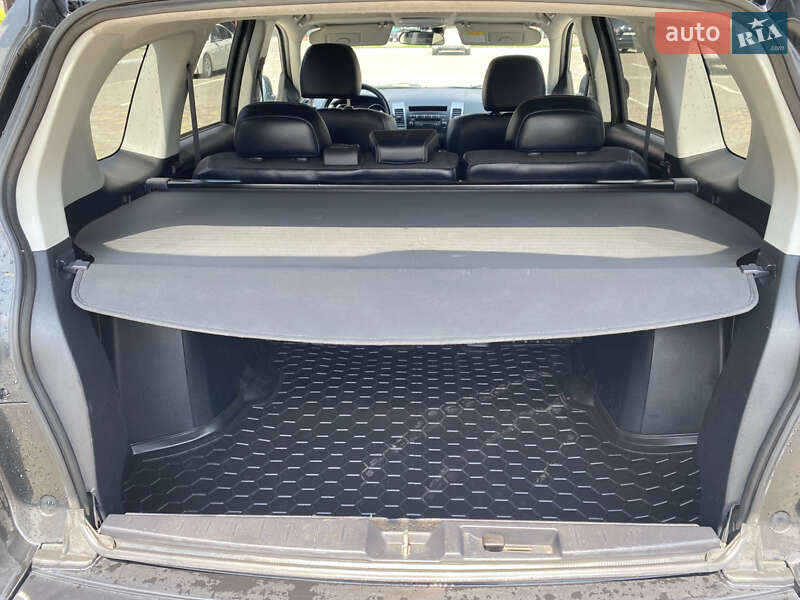 Позашляховик / Кросовер Mitsubishi Outlander XL 2012 в Луцьку
