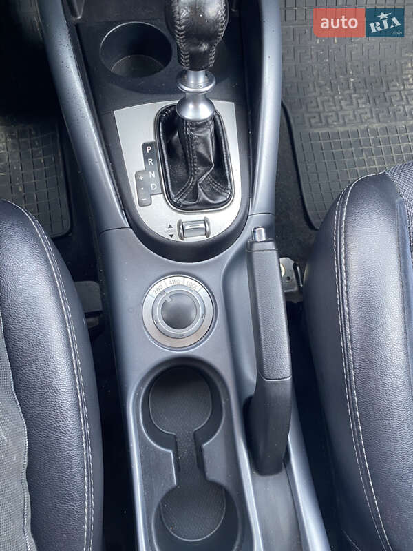 Позашляховик / Кросовер Mitsubishi Outlander XL 2012 в Луцьку