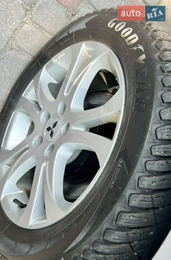 Внедорожник / Кроссовер Mitsubishi Outlander XL 2011 в 