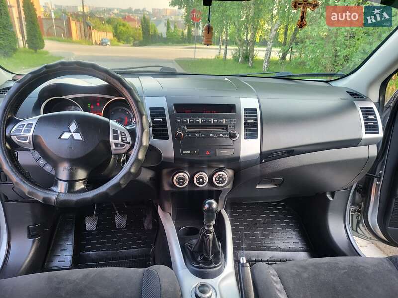 Позашляховик / Кросовер Mitsubishi Outlander XL 2007 в Хмельницькому