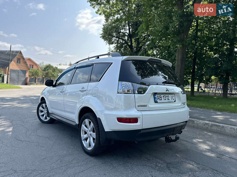 Внедорожник / Кроссовер Mitsubishi Outlander XL 2012 в Виннице