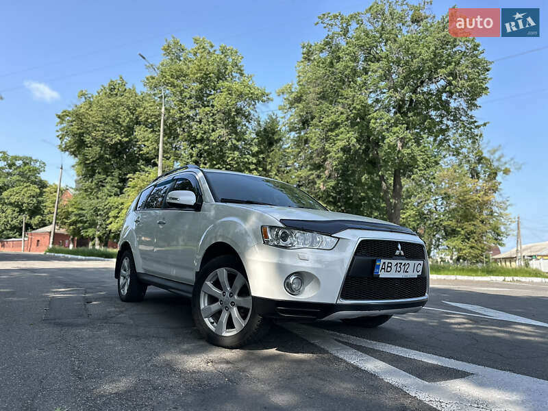 Внедорожник / Кроссовер Mitsubishi Outlander XL 2012 в Виннице