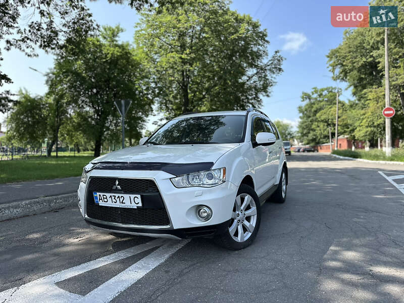 Внедорожник / Кроссовер Mitsubishi Outlander XL 2012 в Виннице