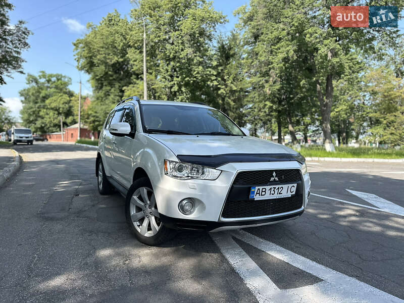 Mitsubishi Outlander XL 2012