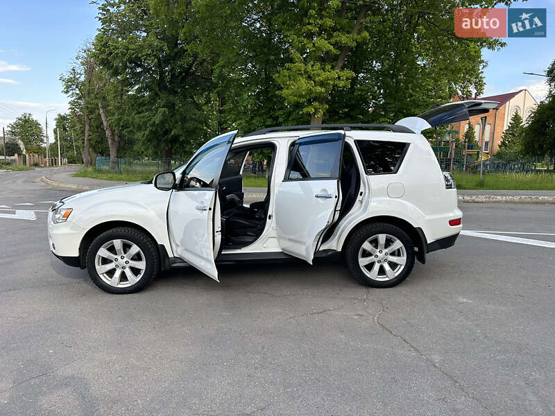 Внедорожник / Кроссовер Mitsubishi Outlander XL 2012 в Виннице