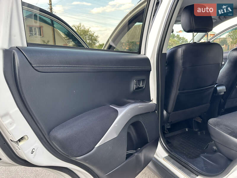 Внедорожник / Кроссовер Mitsubishi Outlander XL 2012 в Виннице