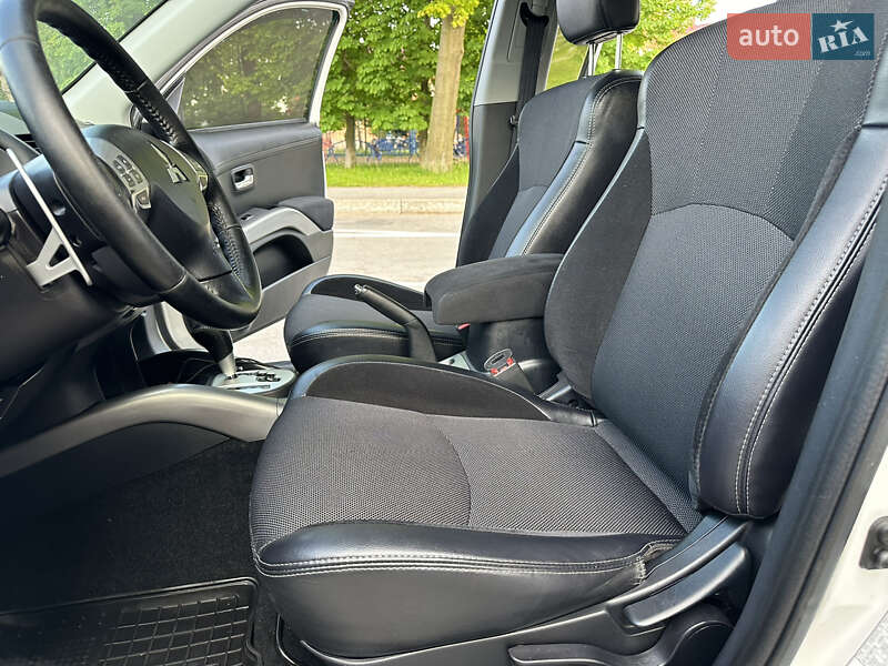 Внедорожник / Кроссовер Mitsubishi Outlander XL 2012 в Виннице