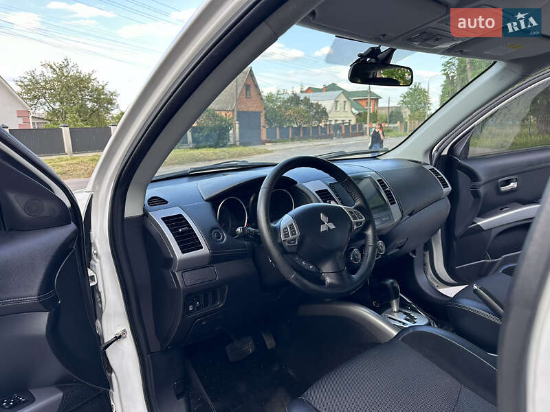 Внедорожник / Кроссовер Mitsubishi Outlander XL 2012 в Виннице