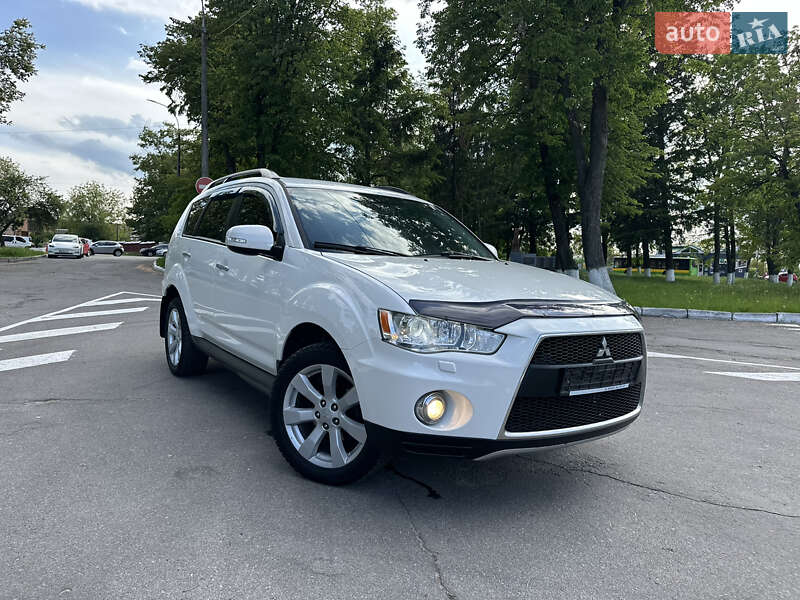 Внедорожник / Кроссовер Mitsubishi Outlander XL 2012 в Виннице