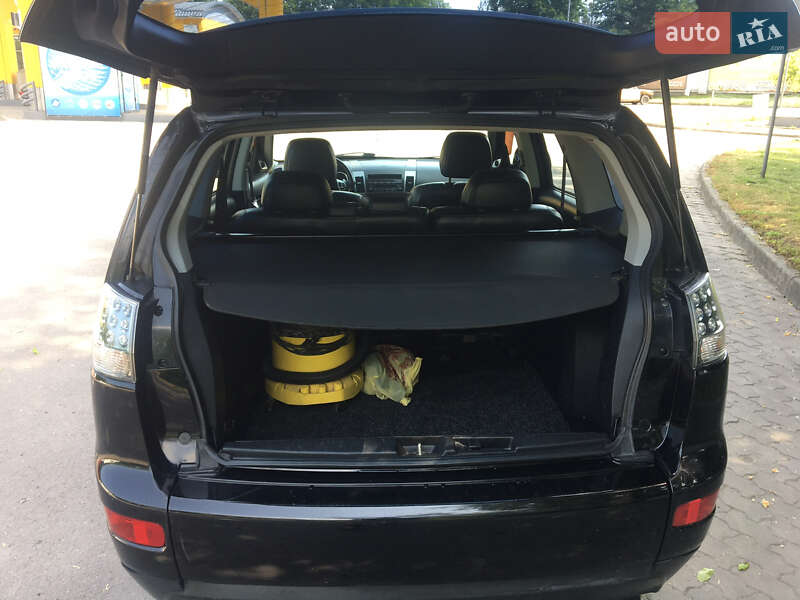 Внедорожник / Кроссовер Mitsubishi Outlander XL 2007 в Ровно