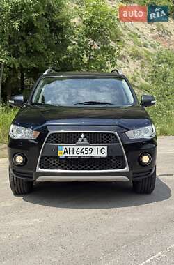 Позашляховик / Кросовер Mitsubishi Outlander XL 2010 в Чернівцях