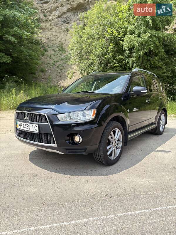 Внедорожник / Кроссовер Mitsubishi Outlander XL 2010 в Черновцах