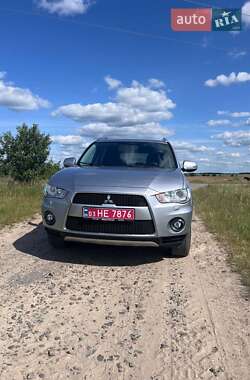Позашляховик / Кросовер Mitsubishi Outlander XL 2010 в Рівному
