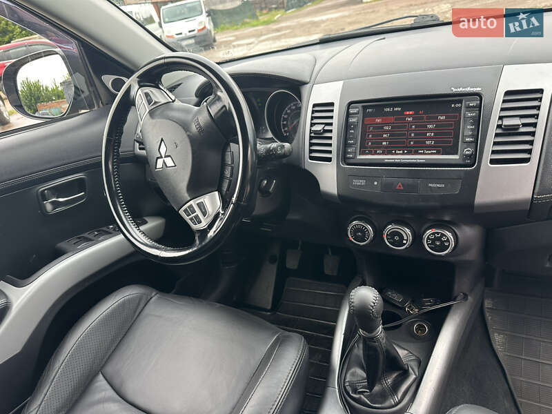 Внедорожник / Кроссовер Mitsubishi Outlander XL 2010 в Нежине