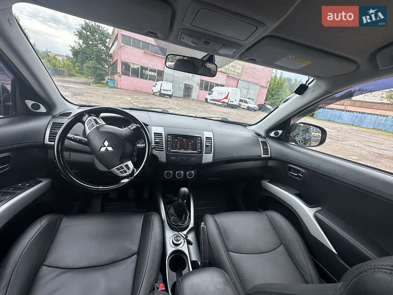 Внедорожник / Кроссовер Mitsubishi Outlander XL 2010 в Нежине