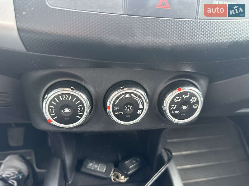 Внедорожник / Кроссовер Mitsubishi Outlander XL 2010 в Нежине