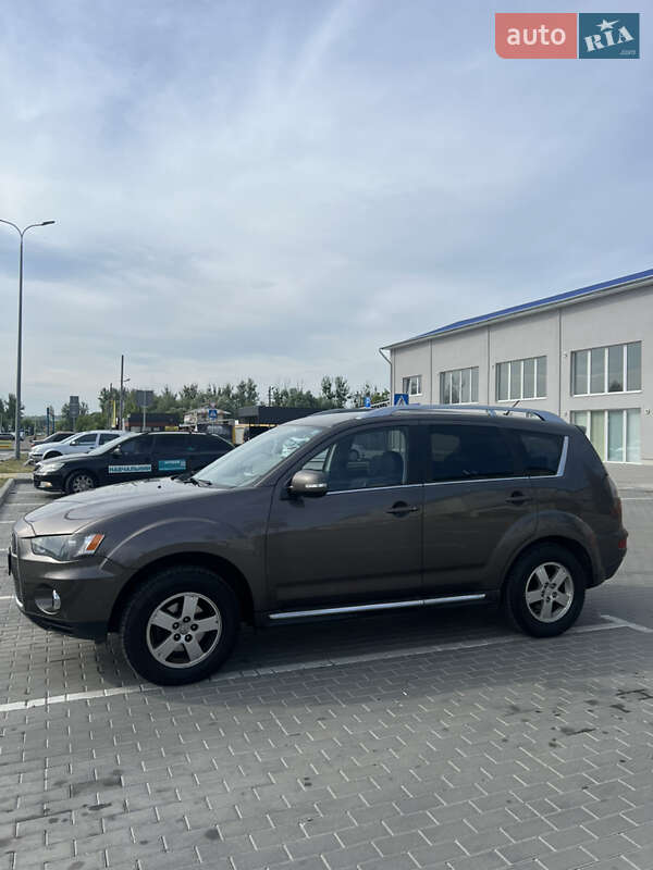 Внедорожник / Кроссовер Mitsubishi Outlander XL 2009 в Киеве