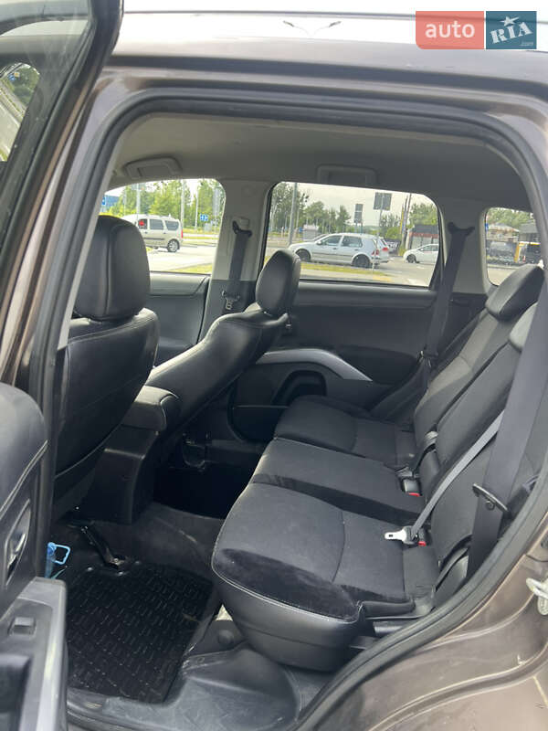 Внедорожник / Кроссовер Mitsubishi Outlander XL 2009 в Киеве