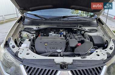 Внедорожник / Кроссовер Mitsubishi Outlander XL 2008 в 