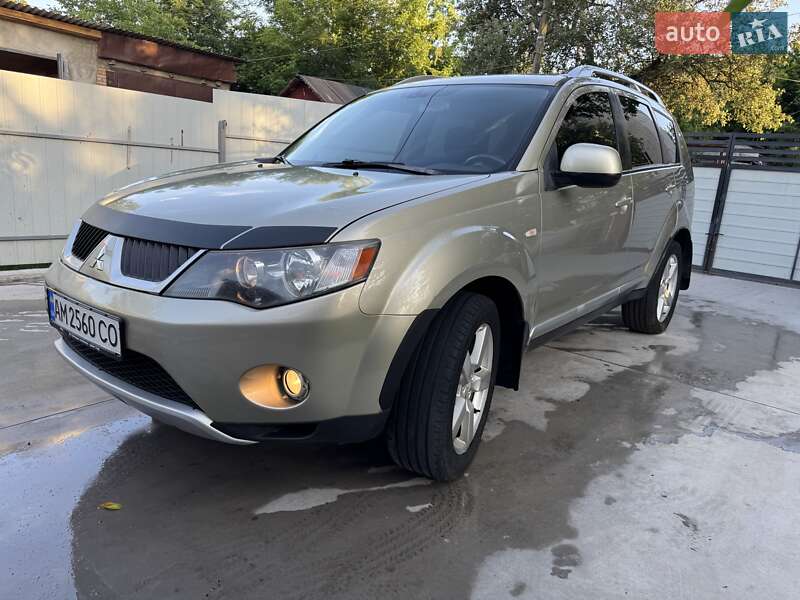 Внедорожник / Кроссовер Mitsubishi Outlander XL 2008 в 