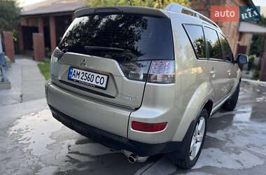 Внедорожник / Кроссовер Mitsubishi Outlander XL 2008 в 