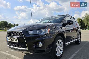 Позашляховик / Кросовер Mitsubishi Outlander XL 2012 в Києві