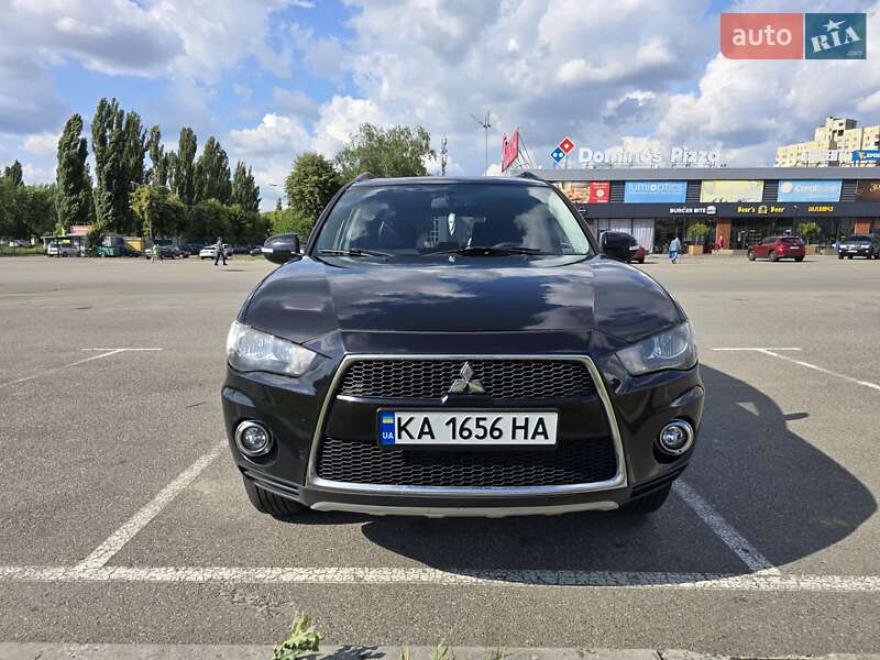 Внедорожник / Кроссовер Mitsubishi Outlander XL 2012 в Киеве
