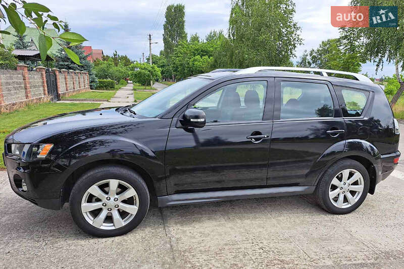 Внедорожник / Кроссовер Mitsubishi Outlander XL 2010 в Вараше