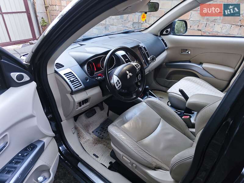 Внедорожник / Кроссовер Mitsubishi Outlander XL 2009 в Киеве