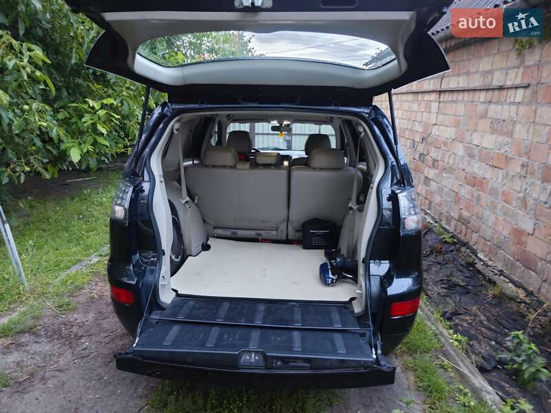 Внедорожник / Кроссовер Mitsubishi Outlander XL 2009 в Киеве