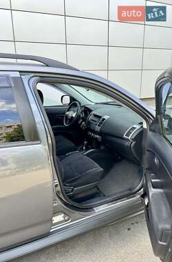 Внедорожник / Кроссовер Mitsubishi Outlander XL 2011 в 
