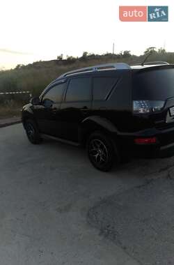 Внедорожник / Кроссовер Mitsubishi Outlander XL 2010 в 