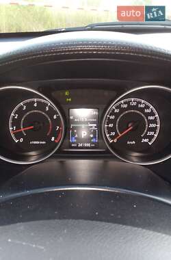 Внедорожник / Кроссовер Mitsubishi Outlander XL 2010 в 