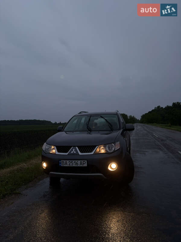 Внедорожник / Кроссовер Mitsubishi Outlander XL 2009 в Новомиргороде