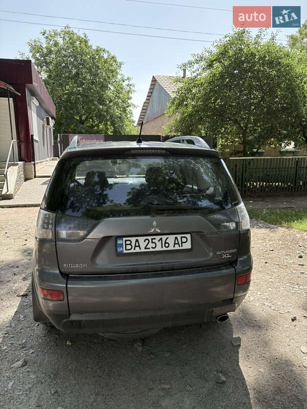 Внедорожник / Кроссовер Mitsubishi Outlander XL 2009 в Новомиргороде