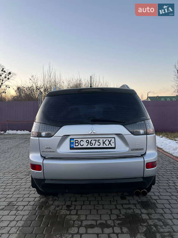 Внедорожник / Кроссовер Mitsubishi Outlander XL 2008 в Новом Роздоле