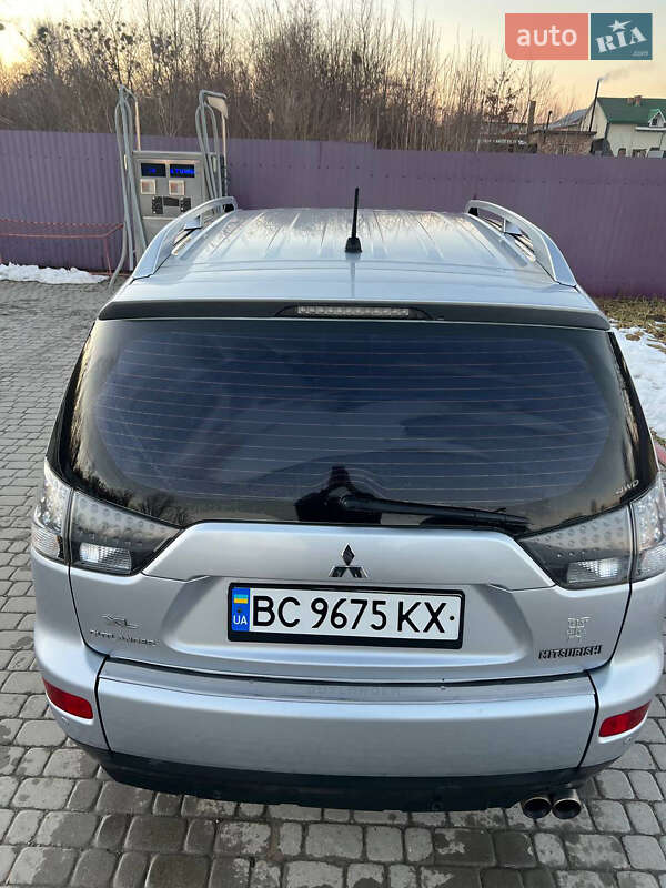 Внедорожник / Кроссовер Mitsubishi Outlander XL 2008 в Новом Роздоле