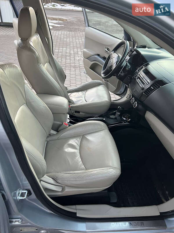 Внедорожник / Кроссовер Mitsubishi Outlander XL 2008 в Новом Роздоле