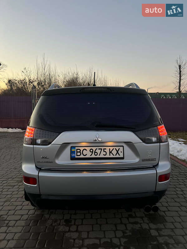 Внедорожник / Кроссовер Mitsubishi Outlander XL 2008 в Новом Роздоле