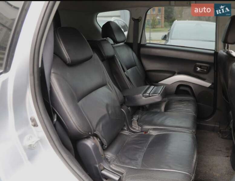 Позашляховик / Кросовер Mitsubishi Outlander XL 2008 в Харкові