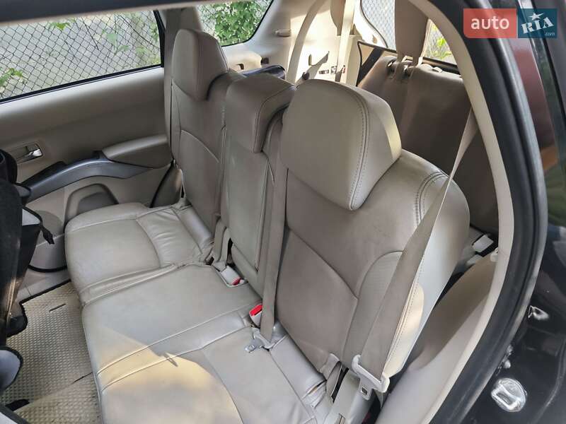 Внедорожник / Кроссовер Mitsubishi Outlander XL 2009 в Киеве