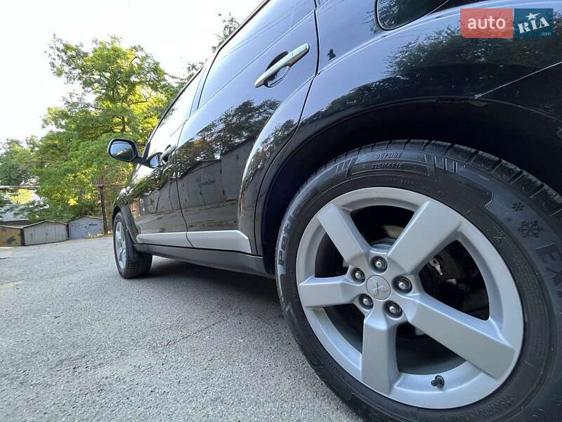 Внедорожник / Кроссовер Mitsubishi Outlander XL 2007 в Одессе