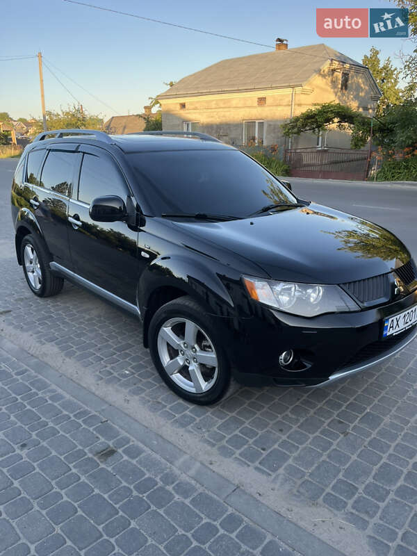 Внедорожник / Кроссовер Mitsubishi Outlander XL 2008 в Львове