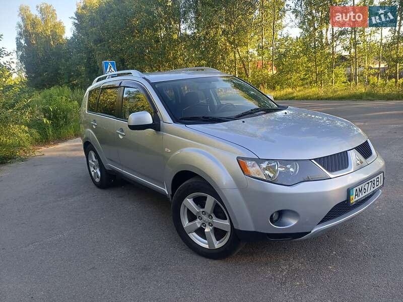 Позашляховик / Кросовер Mitsubishi Outlander XL 2007 в 