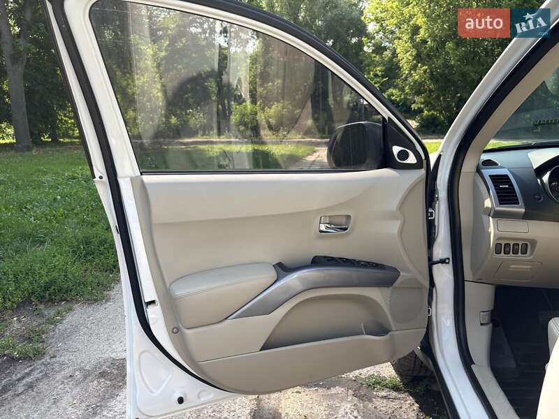 Внедорожник / Кроссовер Mitsubishi Outlander XL 2008 в Сумах
