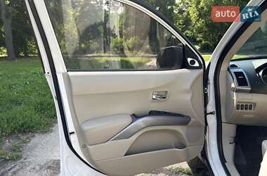 Позашляховик / Кросовер Mitsubishi Outlander XL 2008 в 