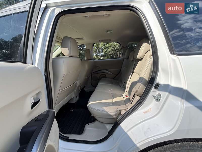 Внедорожник / Кроссовер Mitsubishi Outlander XL 2008 в Сумах